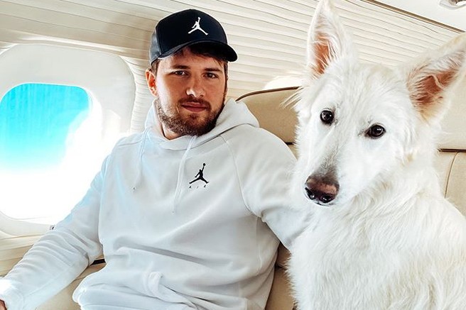 Dan z Luko Dončićem na dražbi skupaj z DiCapriem, Bieberjem in De Nirom