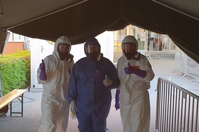 Medicinska sestra Nives v času epidemije COVID-19: "Najhujše je to, da me otrok ne sme objeti"