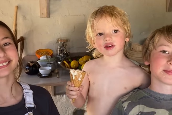 Buddy in Petal Oliver imata fantastičen recept za FRO-YO. Iz dveh sestavin in pripravljen v minuti! (VIDEO)
