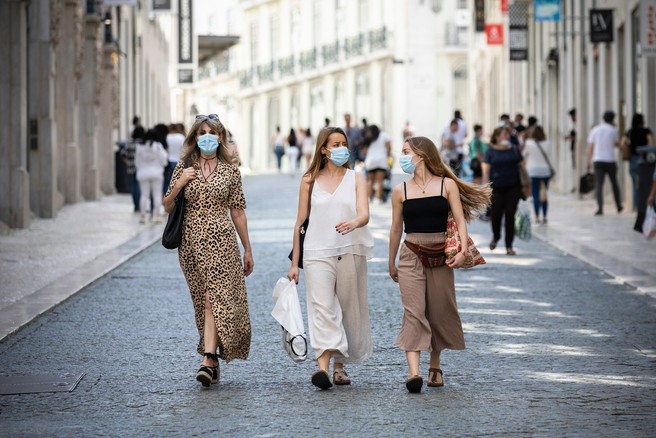 Kaj se dogaja z našo kožo, medtem ko nosimo masko?