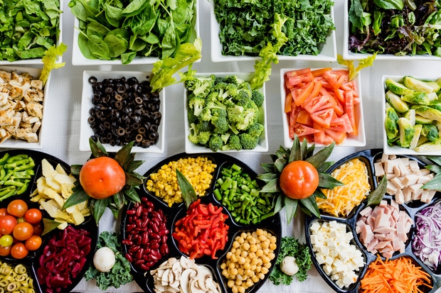 Jejte prava živila Izbira prave hrane bo izjemno vplivala na vaš metabolizem. Poleg količine in pogostosti obrokov poskrbite, da imate …