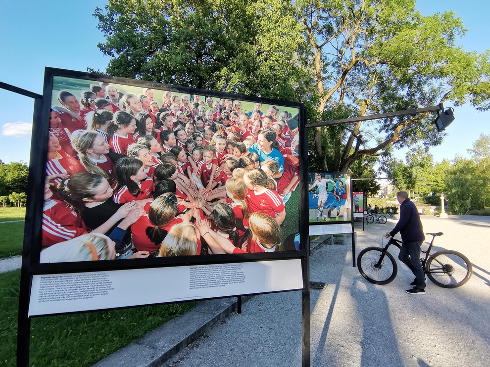 Na fotografijah ni prikazana le moška reprezentanca in moški klubski nogomet, ampak tudi ženski nogomet, futsal, nogomet mlajših, veteranov, rekreativcev, …