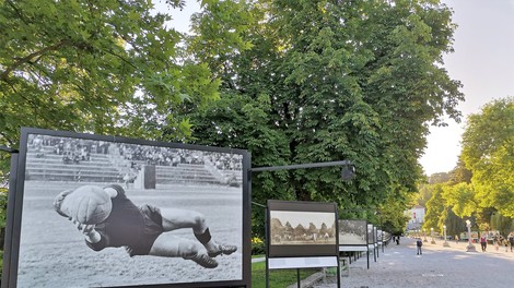 V Tivoliju fotografska razstava ob 100 letnici nogometa pri nas (fotogalerija)