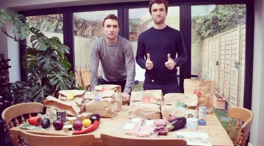 Dvojčka. Eden je izbral vegansko dieto, drugi ne. To se je zgodilo z njunimi telesi! (FOTO) (foto: The Turner Twins | Instagram)