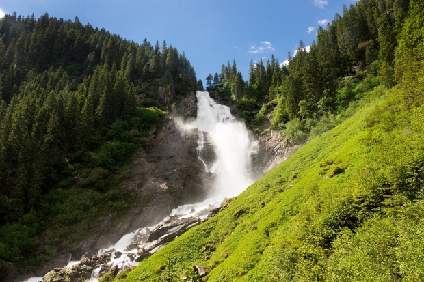 Krimmler Wasserfälle, Avstrija Krimmelski slapovi so z okoli 380 metri padca najvišji slapovi v Avstriji. Nahajajo se na Solnograškem, na …