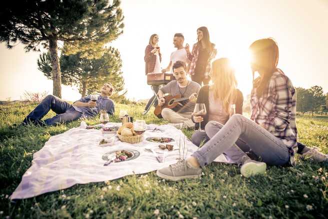 Sezona piknikov JE ODPRTA!  In mi imamo TOP recepte in ideje za nepozabne piknike na domačem vrtu!