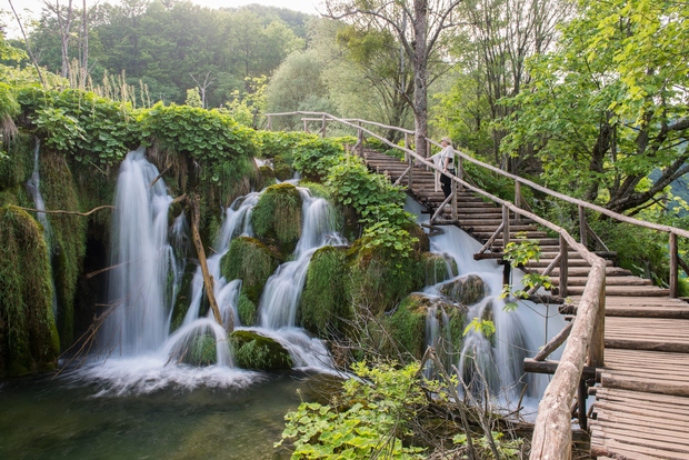 Plitviška jezera, Hrvaška Leta 1979 so bila Plitviška jezera umeščena med Unescovo svetovno dediščino. Narodni park v Liki na Hrvaškem, …