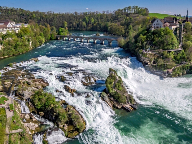 Renski slapovi, Švica Morda niso najvišji, padajo dobrih 23 metrov, a so zaradi svoje širine zares veličastni. S 150 metri …
