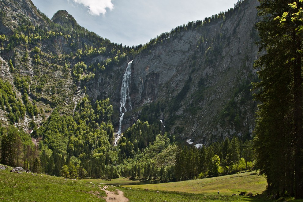 Röthbachfall, Nemčija Gre za slapove z najvišjim padcem v Nemčiji. Nahajajo se v nacionalnem parku Berchtesgaden na Bavarskem, ob meji …