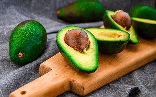 3 načini, kako uporabiti avokado za pripravo slastnih jedi in prigrizkov