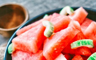 Poletna solata z lubenico in borovnicami + razlogi, zakaj jo morate preizkusiti