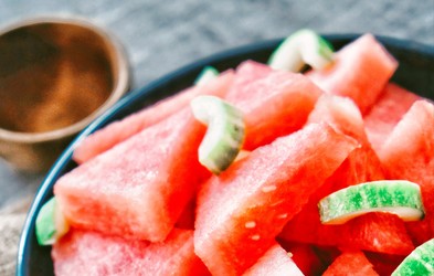 Poletna solata z lubenico in borovnicami + razlogi, zakaj jo morate preizkusiti