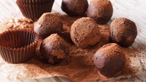 Avokadove čokoladne kroglice - trufli (brez peke in pripravljeno v nekaj minutah)