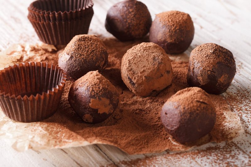 Avokadove čokoladne kroglice - trufli (brez peke in pripravljeno v nekaj minutah) (foto: Profimedia)