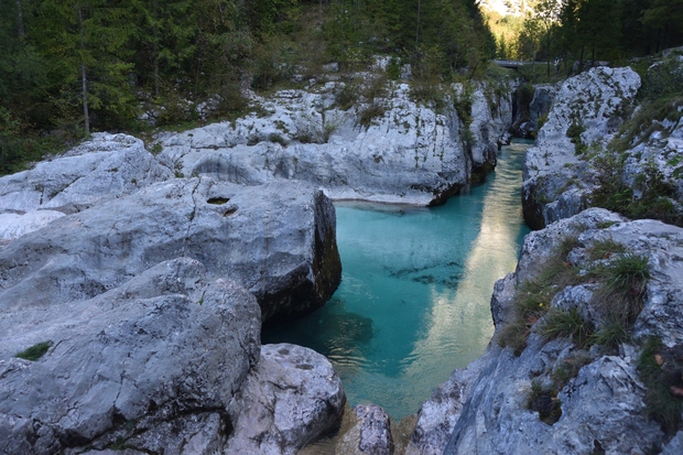 Soška pot Na 25 kilometrov dolgi poti ob čudoviti reki Soči, ki je del evropske daljinske poti Alpe Adria Trail, …