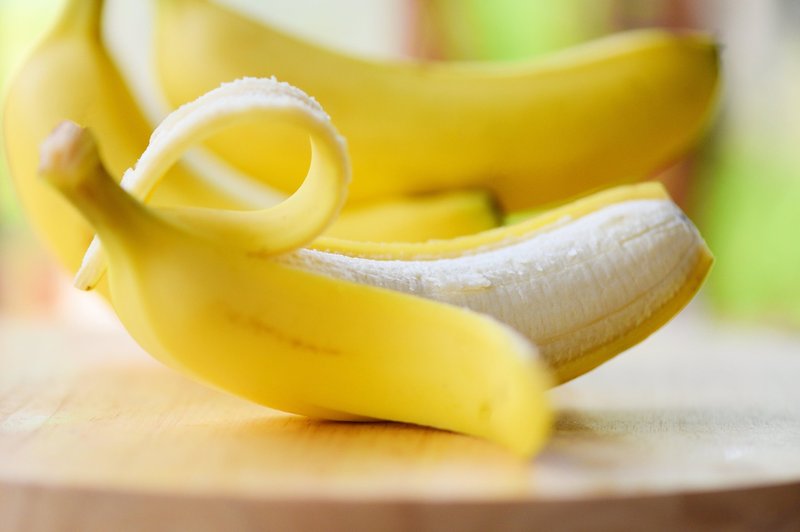 To bi se zgodilo, če bi si privoščili banano z olupkom (foto: Profimedia)