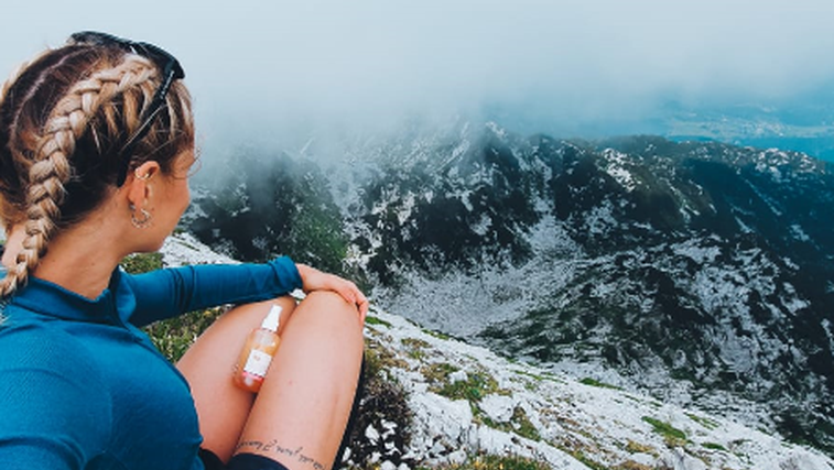 Tri gorske lepotice, ki jih za letošnje poletje priporočajo priljubljene slovenske instagramerke (foto: Promocijski material Vichy / Urška Ahac)