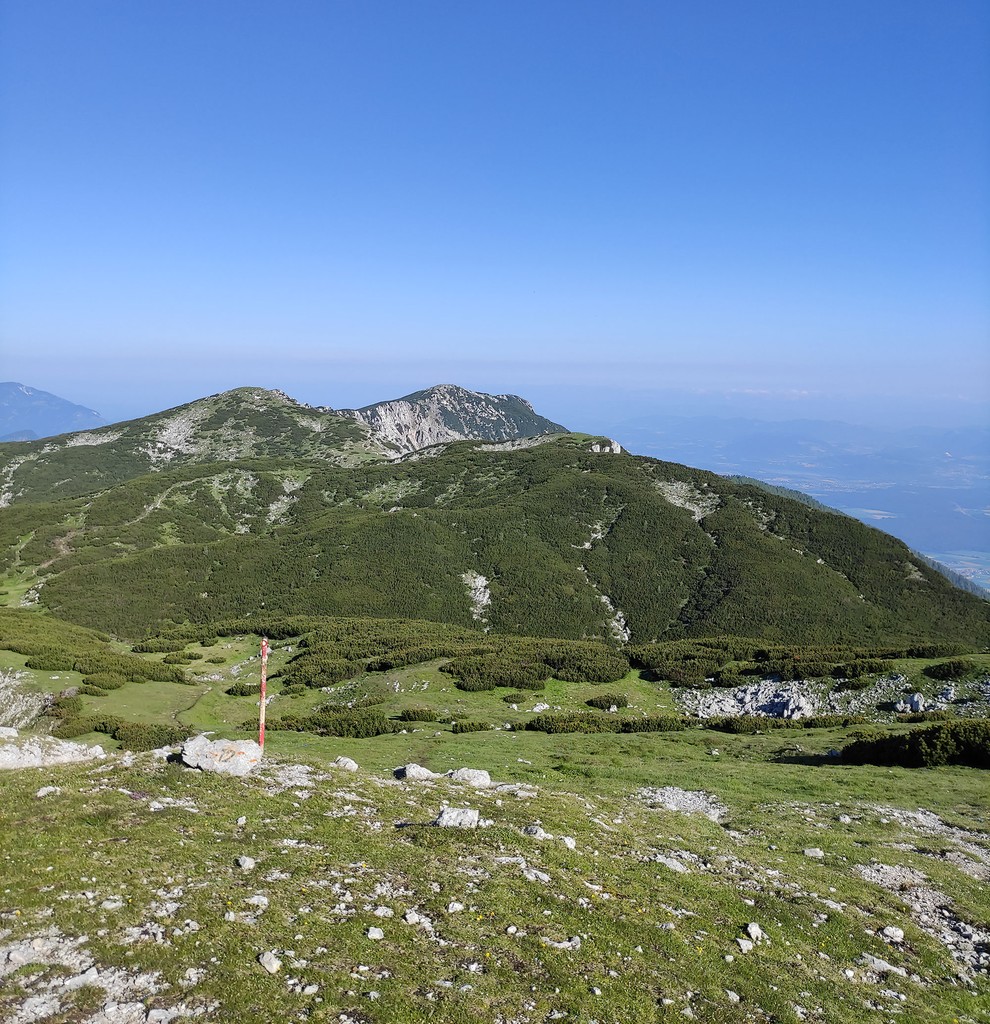 PECA (Kordeževa glava) To je pripisala bralka ob tej čudoviti fotografiji: »Pohod pričnemo iz Parkirišča Jakobe (Mežica). Pot nas vodi …