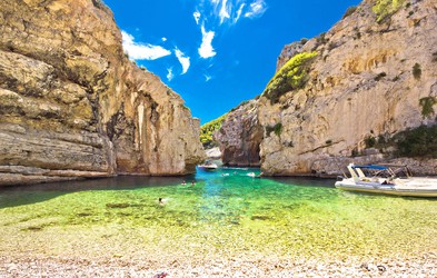 Če bi na Jadranu snemali film Plaža (The Beach), potem bi izbrali tole skrito oazo v Dalmaciji