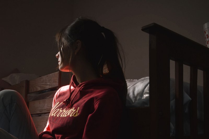 9 znakov depresije pri otrocih in mladostnikih, ki jih ne smete spregledati (foto: Sofia Garza | Pexels)