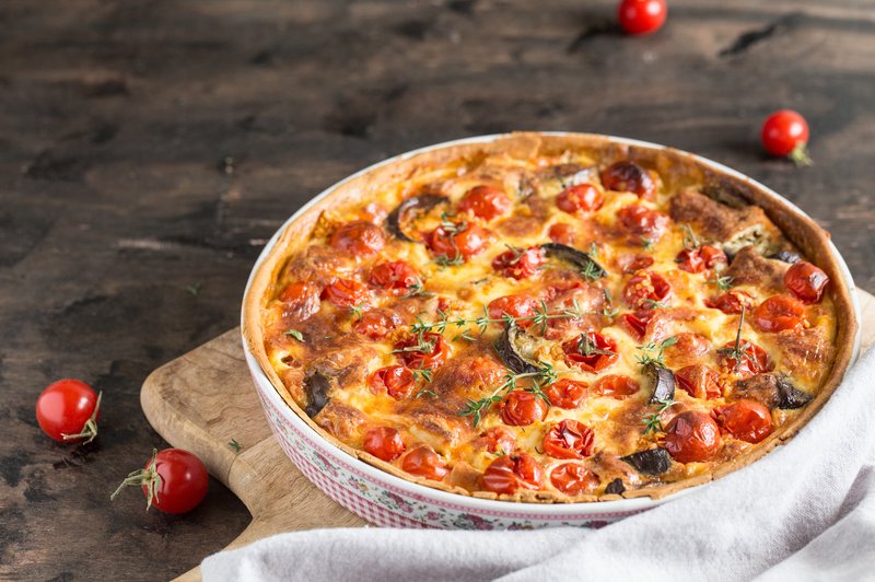 3 top recepti s paradižniki: italijanska omaka z baziliko, polnjeni paradižniki in mediteranska pita (foto: profimedia)