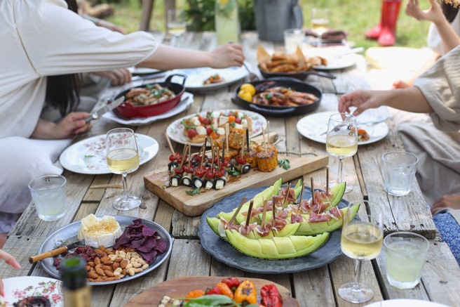 Osvežen recept za to priljubljeno poletno prilogo, ki ne manjka na nobenem pikniku