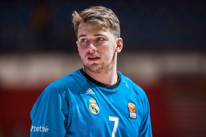 Luka "The Matrix" Dončić v zadnjem trenutku rešil glavo pred kamero