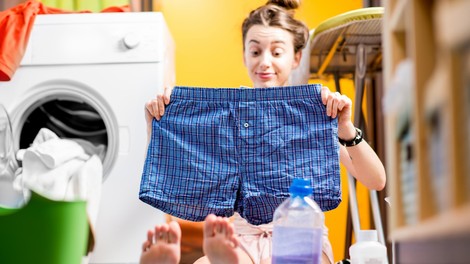 So vaša čista oblačila v resnici čista? Preizkusite ta trik! (VIDEO)
