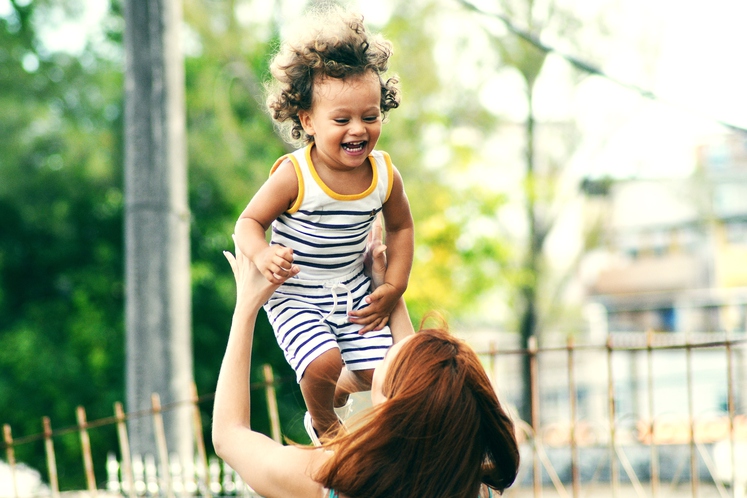 Poglejmo 7 stvari, ki jih bodo vaši malčki skoraj brez napak podedovali prav po mamah.