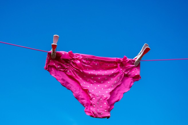 Kako pogosto bi morali poleti menjavati spodnje perilo? Odgovor zdravnika vas bo presenetil – tega skoraj nihče ne počne!