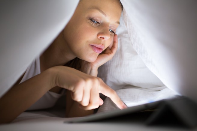 5 stvari, o katerih ženske skrivaj guglajo (in kaj se lahko iz tega nauči moški)