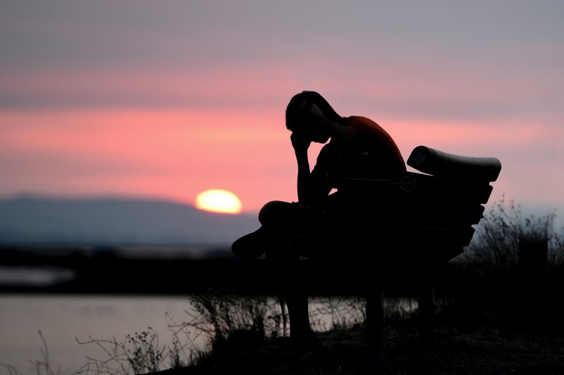6 razlogov, zakaj depresivni ljudje ne prosijo za pomoč (foto: unsplash / Jude Beck)