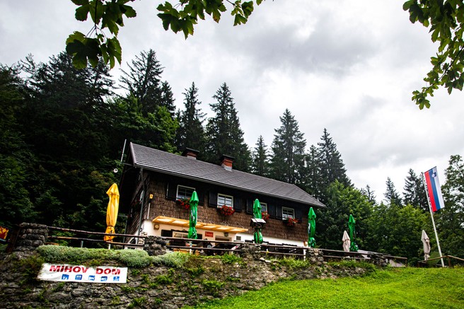 Ideja za izlet: Mihov dom na Vršiču in raziskovanje čudovite okolice