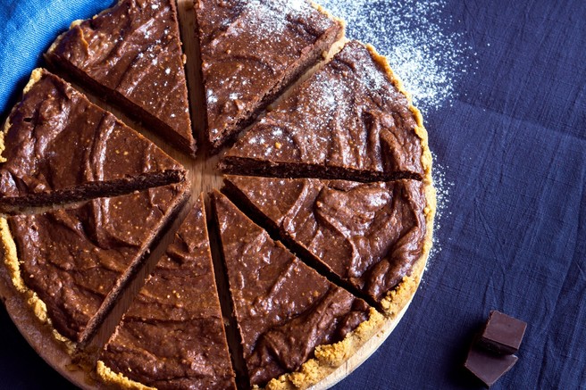 Recept: Čokoladna avokadova torta iz 5 sestavin (brez pečenja)