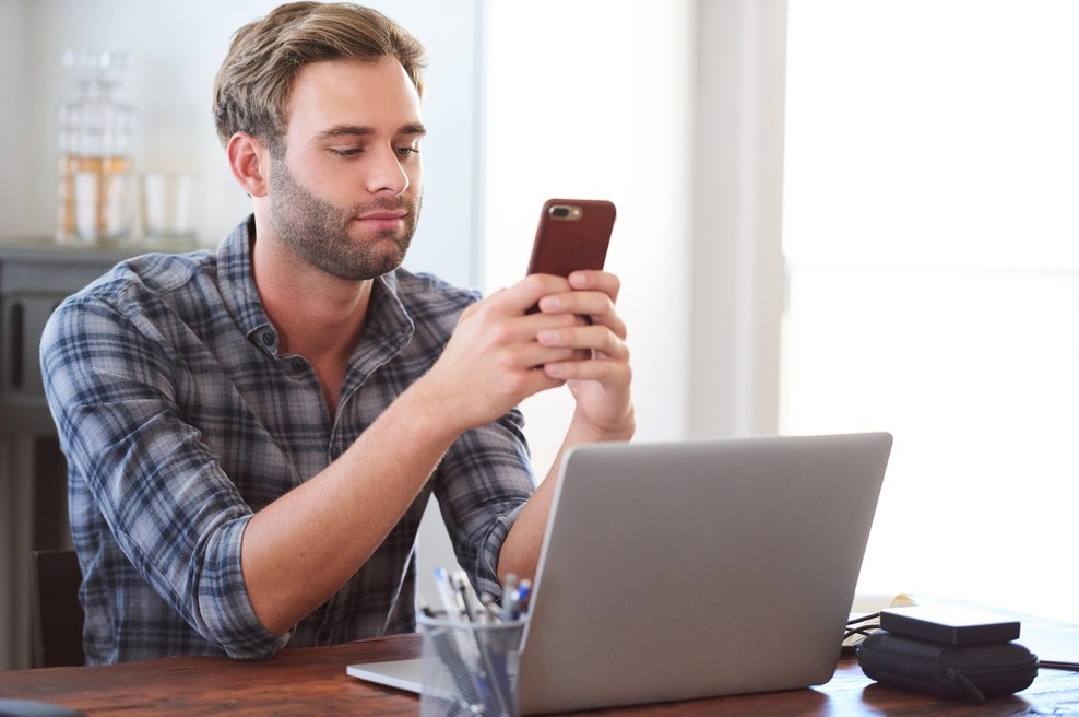 Zaposleni je z dela odšel tri minute prej: sporočilo njegove nadrejene je razburilo splet (foto: Profimedia)