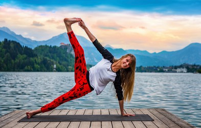 6 joga vaj za maščobo na hrbtu in bokih (s pogledom na Blejsko jezero)