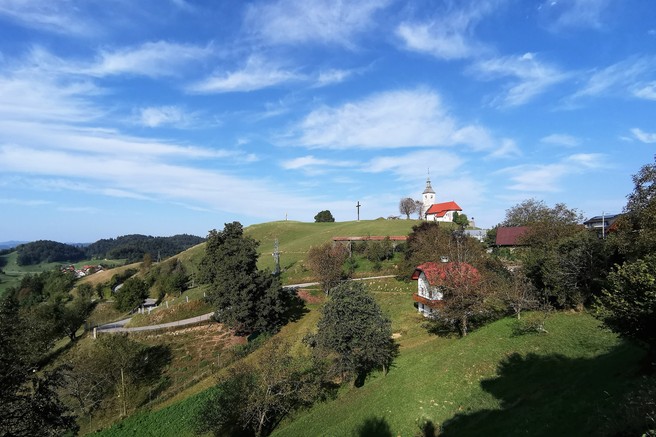 Koreno nad Horjulom ima čudovit razgled in je popoln hrib za kratek družinski izlet