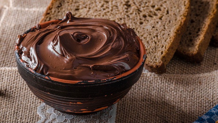 Doma pripravite ta slasten čokoladni namaz iz mandljev (+bonus video recept) (foto: Profimedia)
