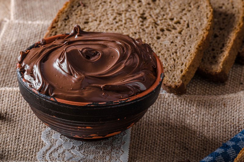 Doma pripravite ta slasten čokoladni namaz iz mandljev (+bonus video recept) (foto: Profimedia)