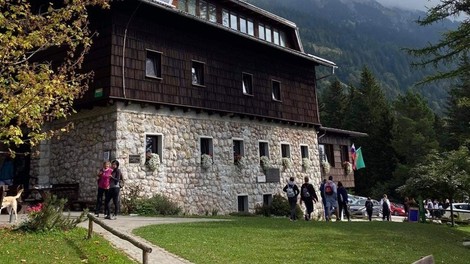 Valvasorjev dom pod Stolom - družinam prijazna planinska koča, ki je vedno odprta