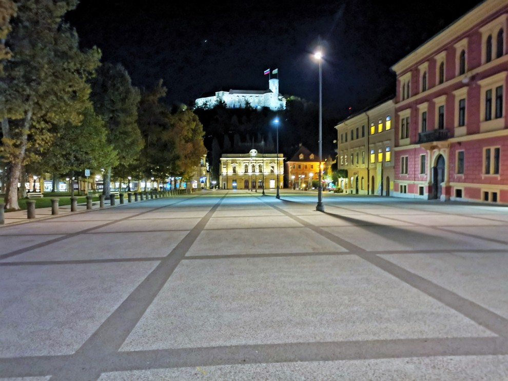 Osamljen Ljubljanski grad.