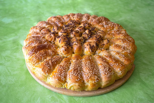 Recept: Pričarajte si Belo krajino z domačo pogačo