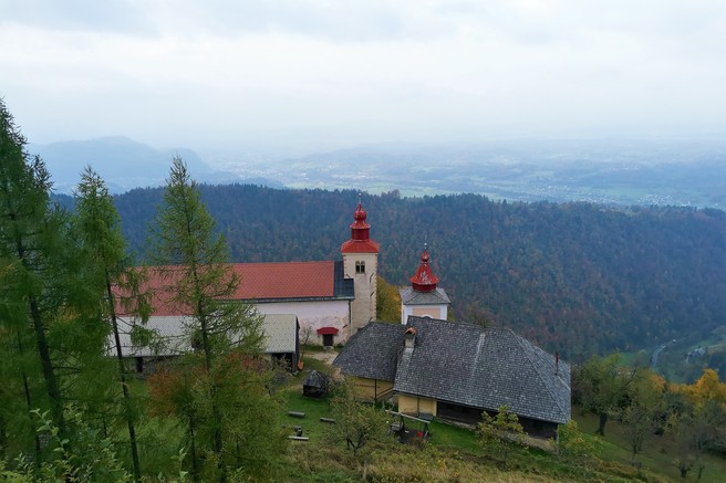 Osrednjeslovenska regija: Sveti Primož (in sv. Peter) nad Kamnikom - lep izlet tudi za družine (lahko podaljšate do Velike planine)