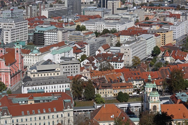 Ob taki gostoti, kot jo ima Ljubljana, bi imela Slovenija več kot 35 milijonov prebivalcev (+ nenavadna imena mest)