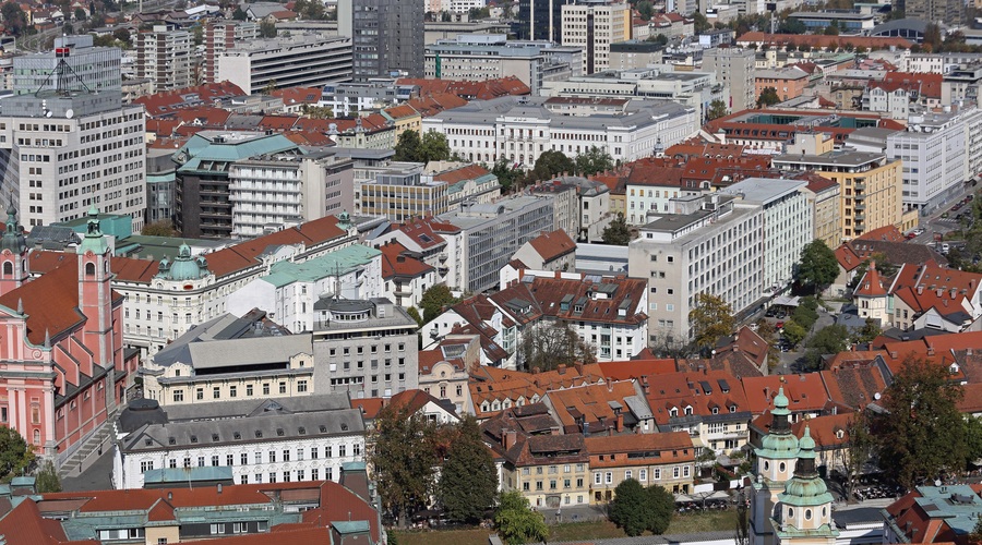 Ob taki gostoti, kot jo ima Ljubljana, bi imela Slovenija več kot 35 milijonov prebivalcev (+ nenavadna imena mest) (foto: profimedia)