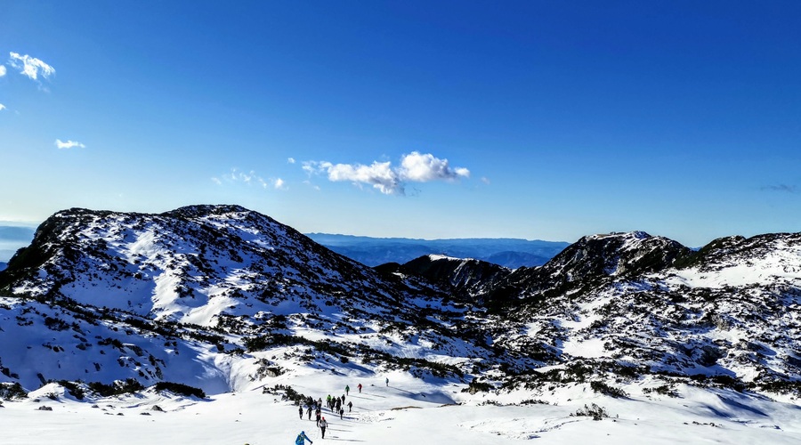 Tudi v hribih ukrepi proti koronavirusu in kako se pripraviti na pohod v snegu (foto: Matjaž Šerkezi)