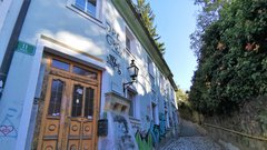 Sončno popoldne: po prenovljeni ulici Reber na Ljubljanski grad