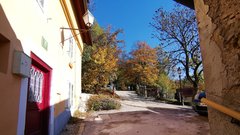 Sončno popoldne: po prenovljeni ulici Reber na Ljubljanski grad