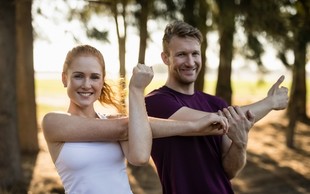 Trenirajte v paru: 15-minutni trening za celo telo, ki podaljšuje življenje