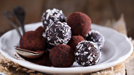 Recept: brownie kroglice (brez pečenja in glutena, veganske)
